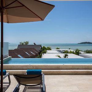 Pool One-Bedroom King Suite