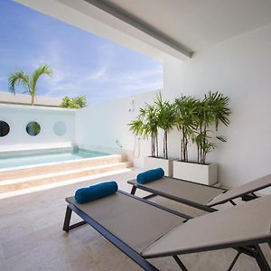 Pool One-Bedroom King Suite